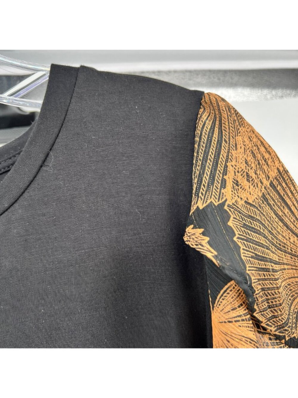 Beacon Apparel Womens Top Short Petal Sleeve Black/Multi Size Large - Picture 4 of 9